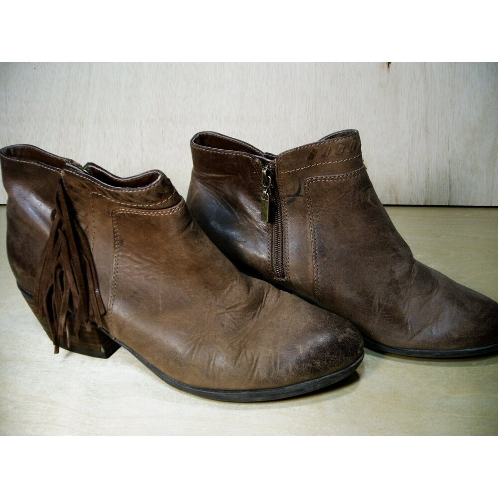 Clarks Artisan Boots Womens 8M Casual Brown Ankle Bootie Leather Heels US 9